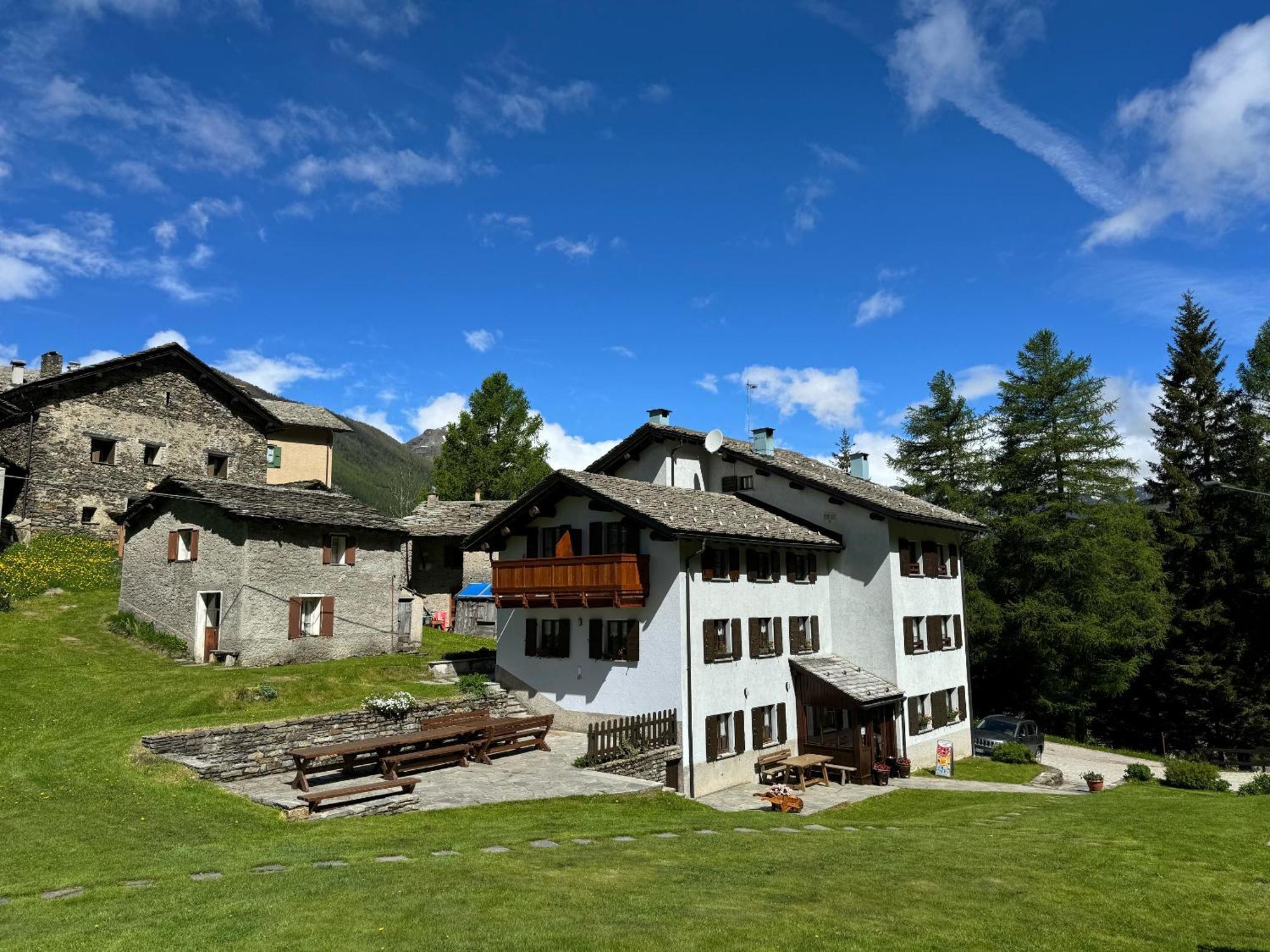 Hotel Miramonti Campodolcino Exteriör bild